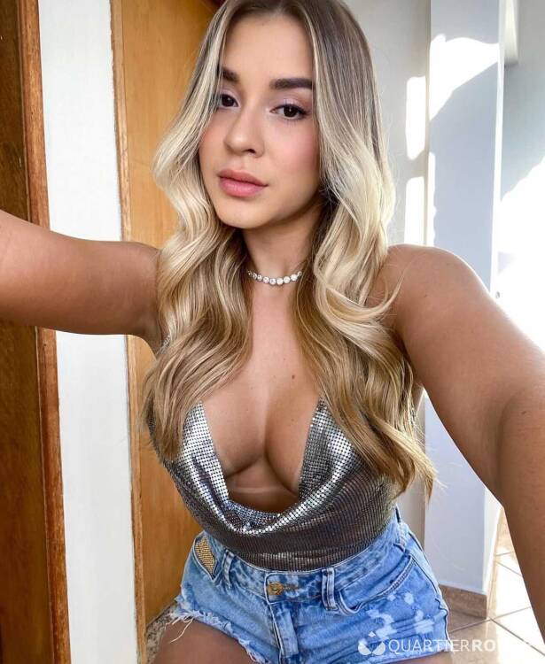 Privé Sarah 1re fois en Belgique