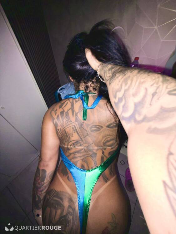 Escort Laura salope petite