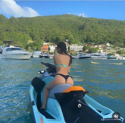 Priv&eacute; Ruby flower