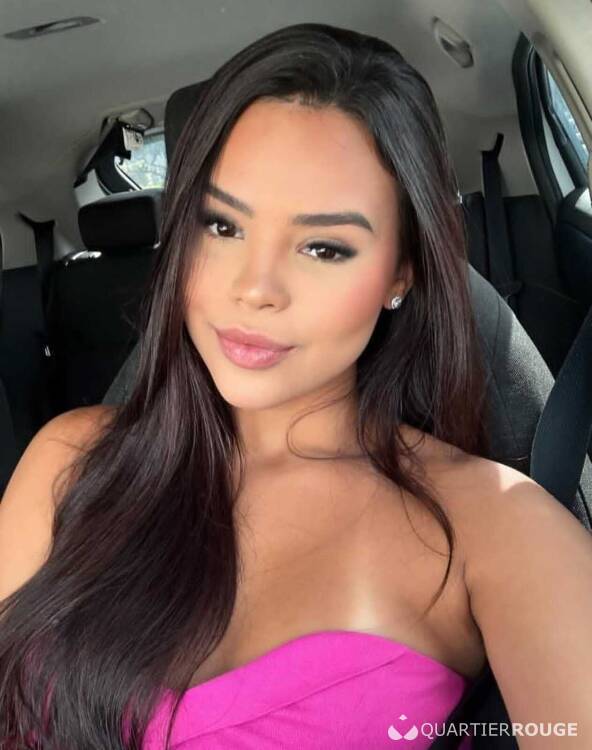 Priv&eacute; Ayra super mignonne