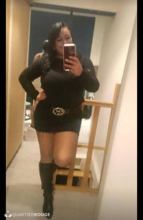 Priv&eacute; Mel santos