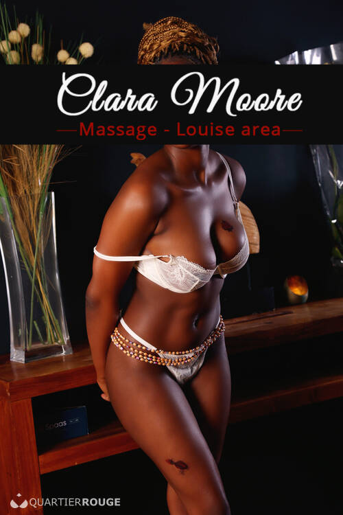 Privé Naomi Clara Moore