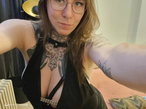 Priv&eacute; Julia-x