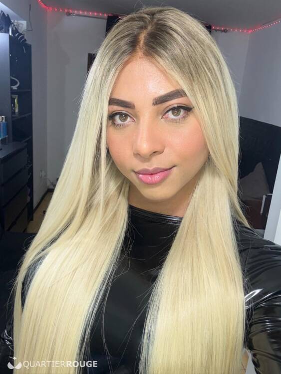 Priv&eacute; Nicolly lins