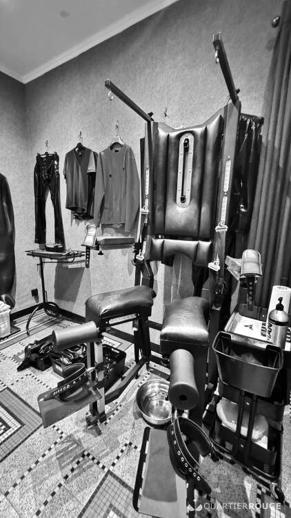 Priv&eacute; Commandant