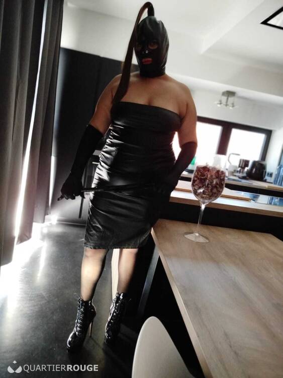 Privé NIKOLLY DOMINATRIZ