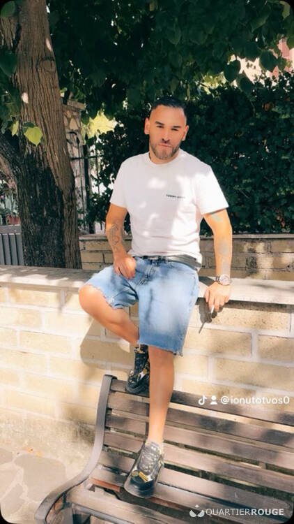 Libertins Escort bottom