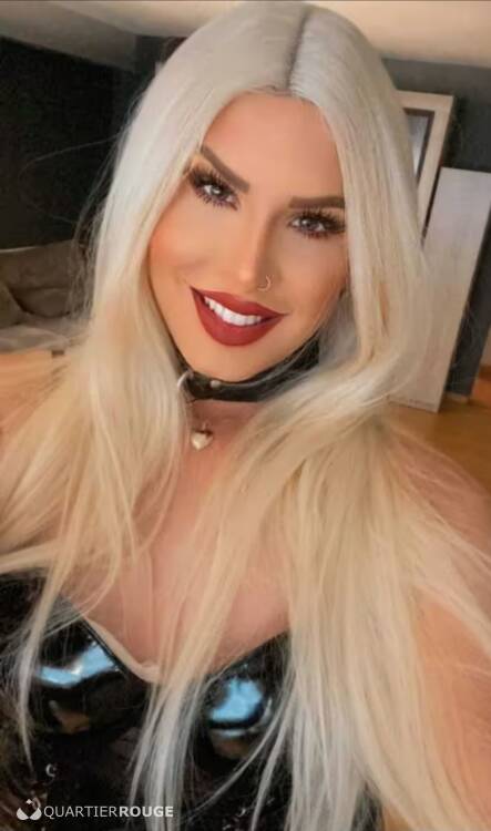 Priv&eacute; Scarlett