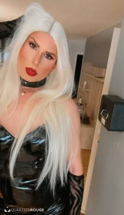 Priv&eacute; Scarlett