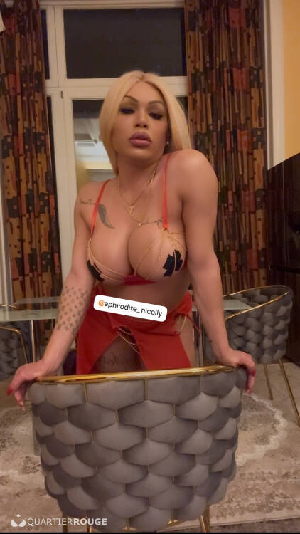 Priv&eacute; Nicolly magalhaes