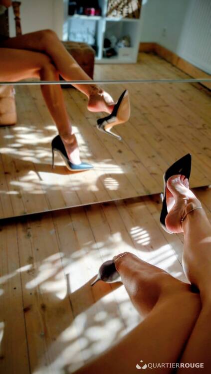 Priv&eacute; Mademoiselle Lina