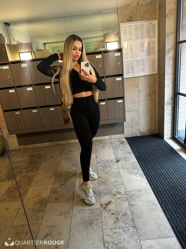 Isabella your girlfriend (Photo)