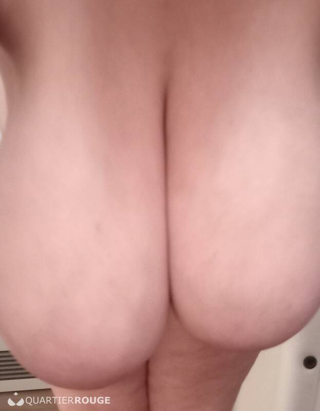 Laura big boobs en vill (Photo)