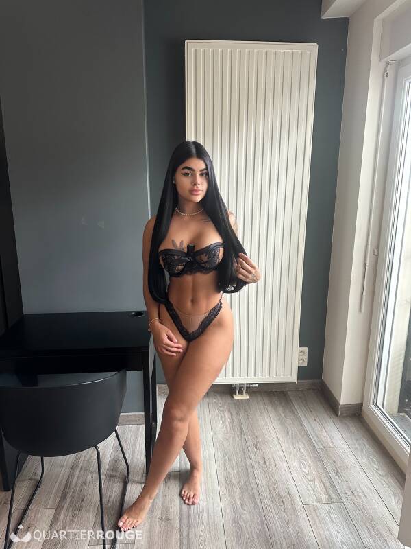 MANU HOT (Photo)