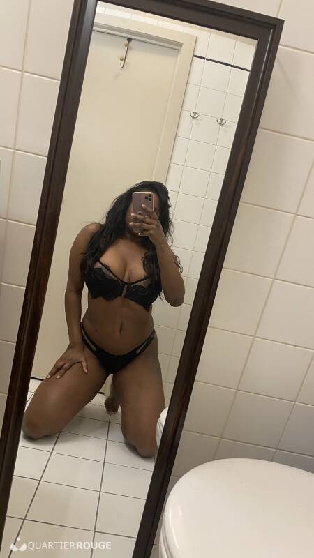 KIM  GFE (Photo)