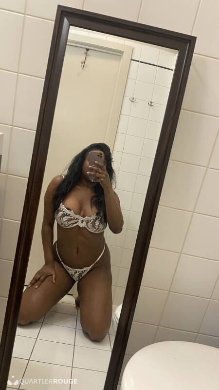 KIM  GFE (Photo)