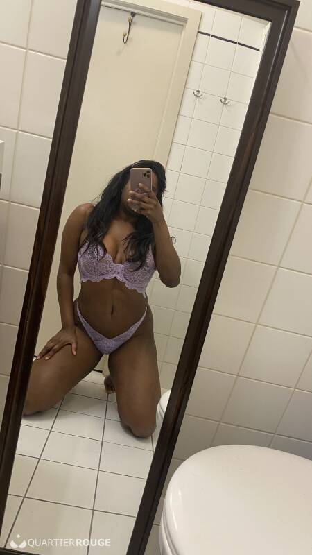 KIM  GFE (Photo)