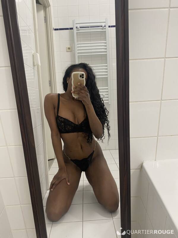 KIM  GFE (Photo)