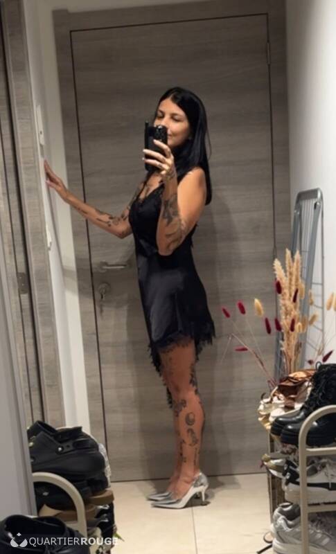 Gabriela Souza (Photo)