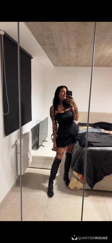 Gabriela Souza (Photo)