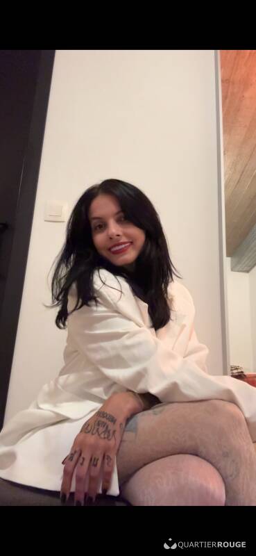 Gabriela Souza (Photo)