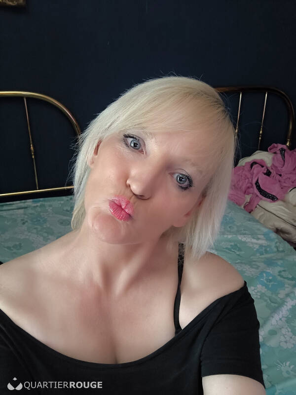 Angela (Photo)