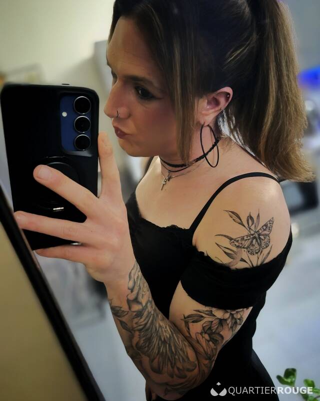 Ash (Photo)