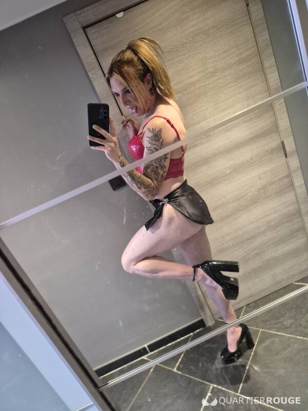 Ash (Photo)