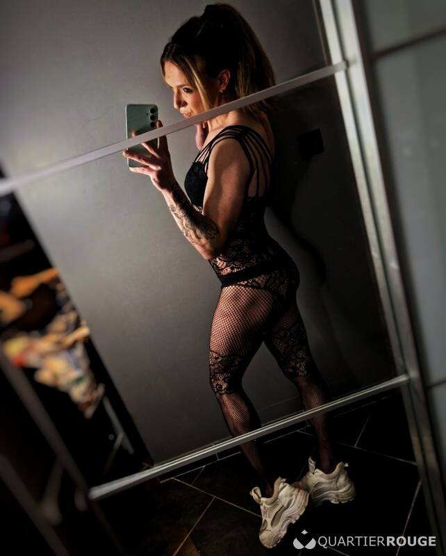 Ash (Photo)