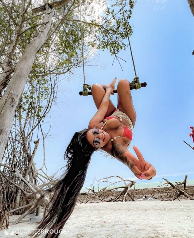 Aline (Photo)