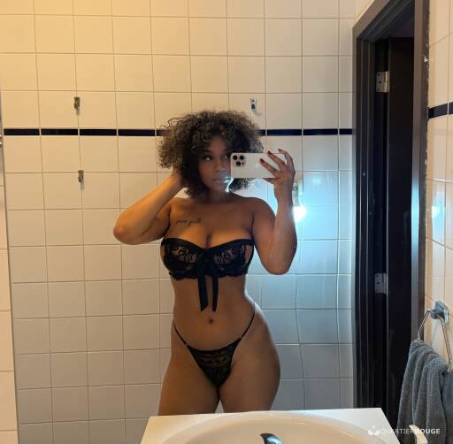 MARIA (Photo)