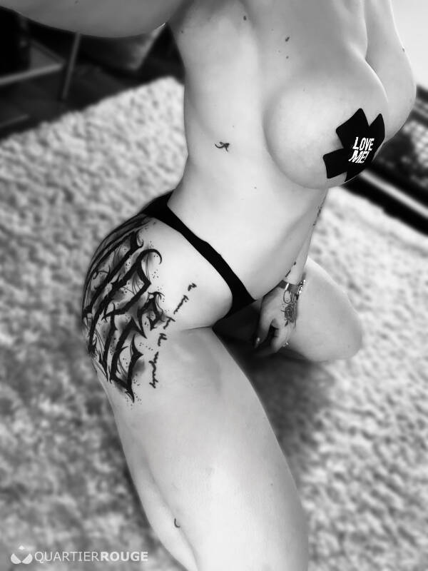 Justine Lovely (Photo)