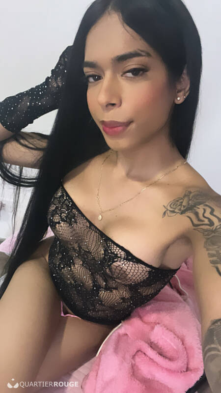 Hilary caliente!! (Photo)