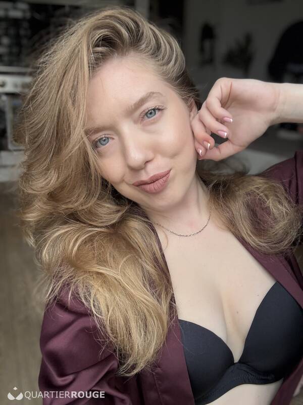 Tina (Photo)