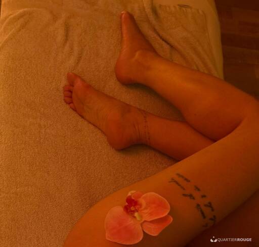 Aux fleurs de lys masseuse Ivy (Photo)