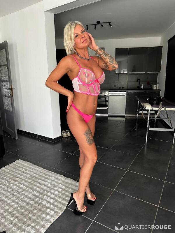 Elvira (Photo)
