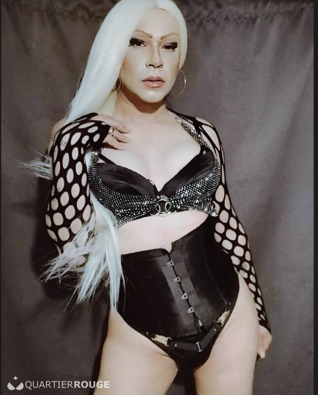 BLONDE CANON! (Photo)