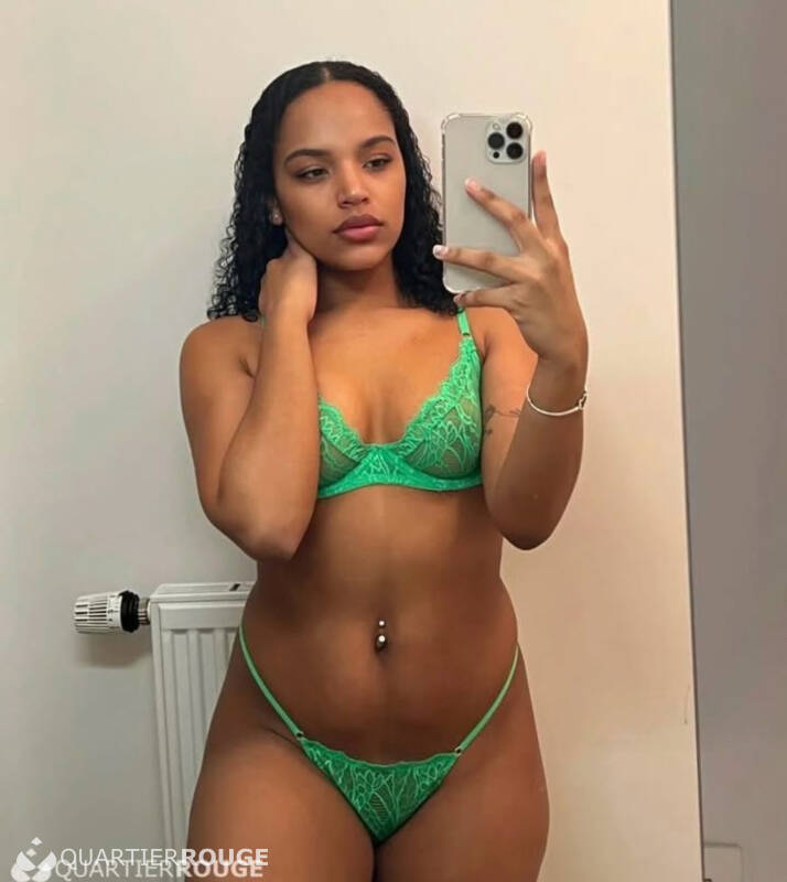 Maya Assis (Photo)