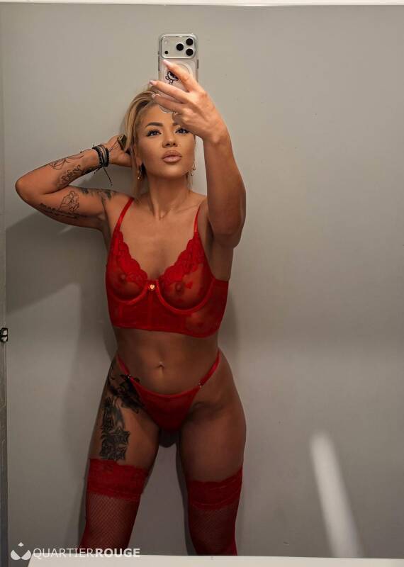 Adelina (Photo)