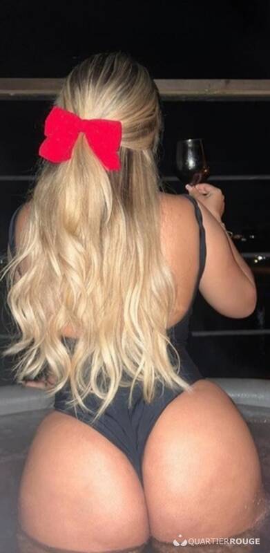 IZABELLE (Photo)
