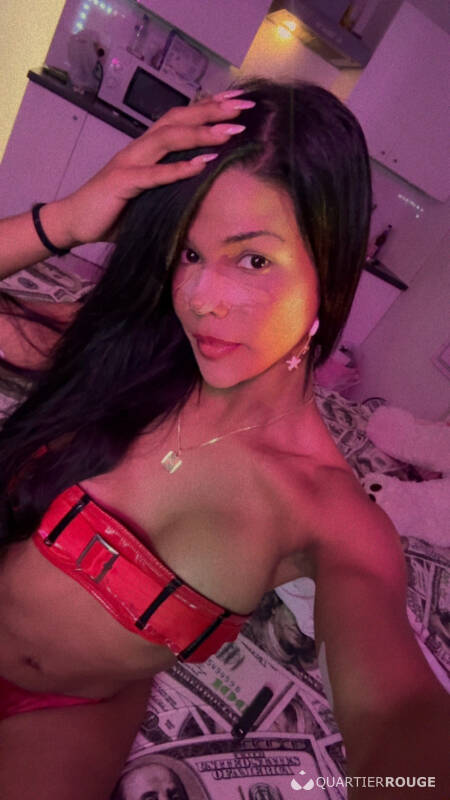 LEONELA PARTY (Photo)