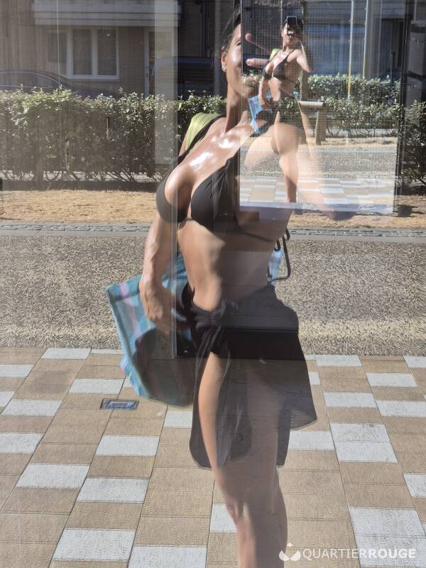 Leah Lon:) (Photo)