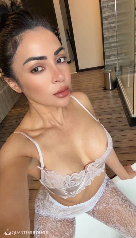 Anitta Petite (Photo)