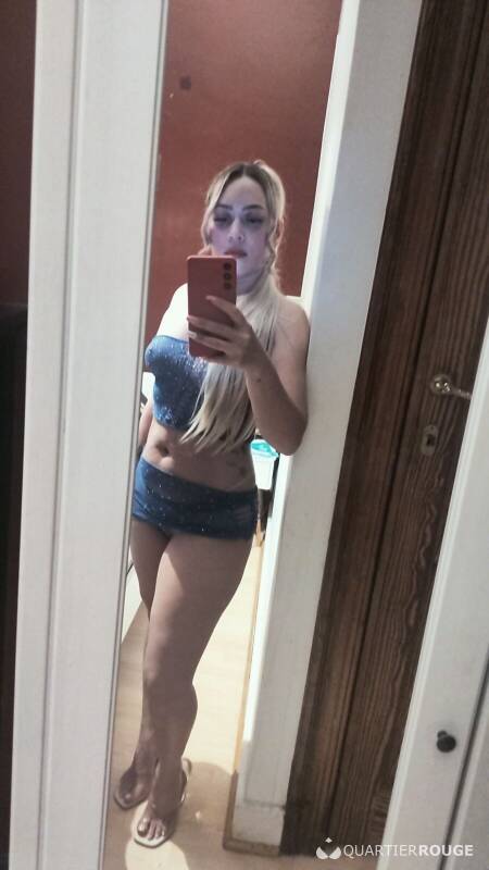 Julia Beatriz (Photo)