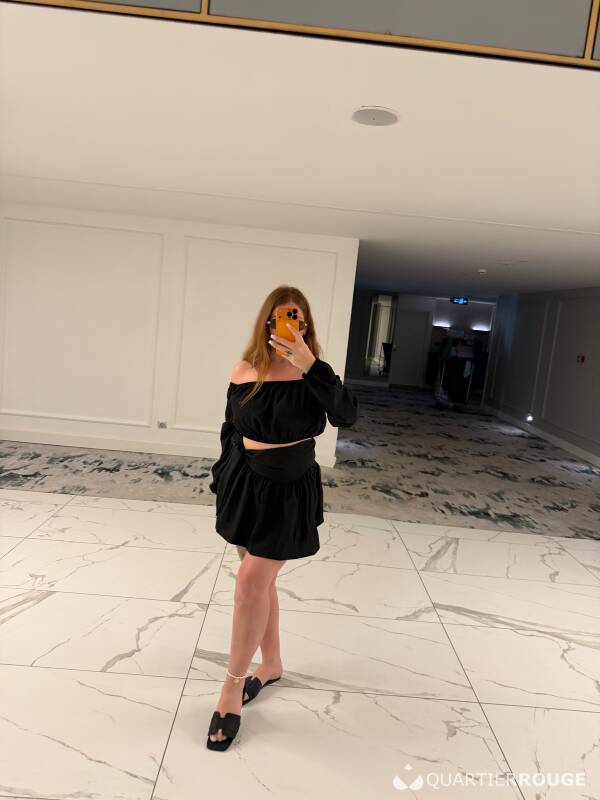 Angela (Photo)