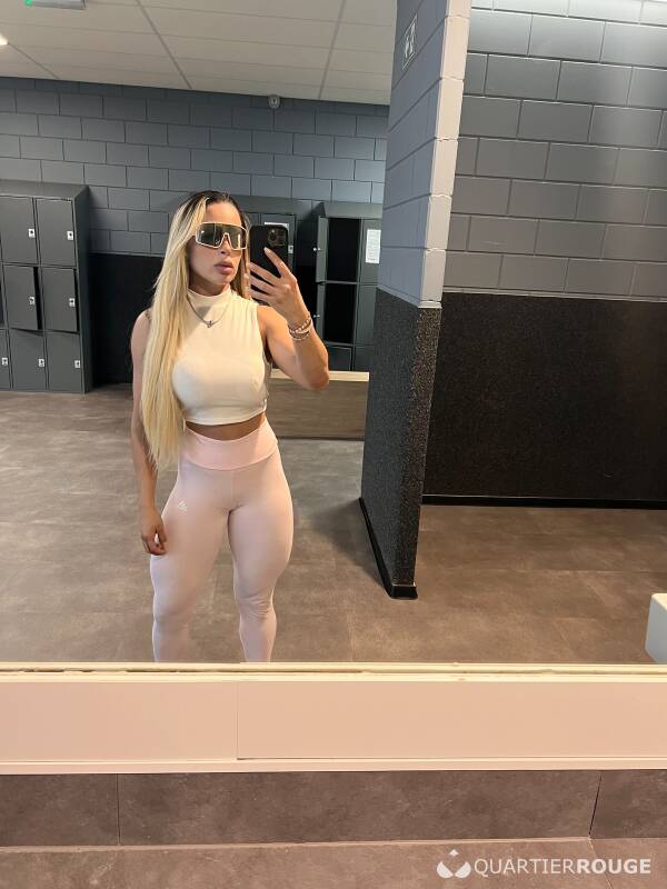 Clara Sanchez (Photo)