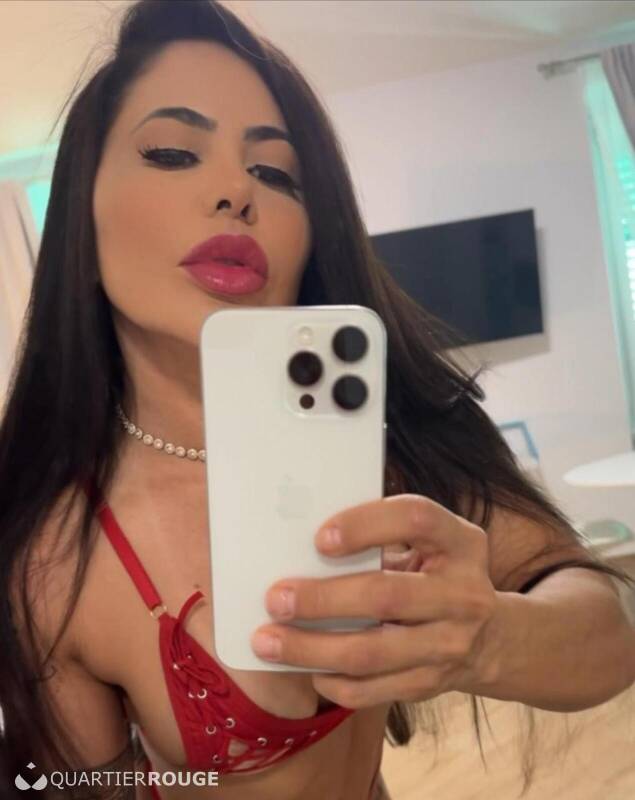 Ester reine de la fellation (Photo)