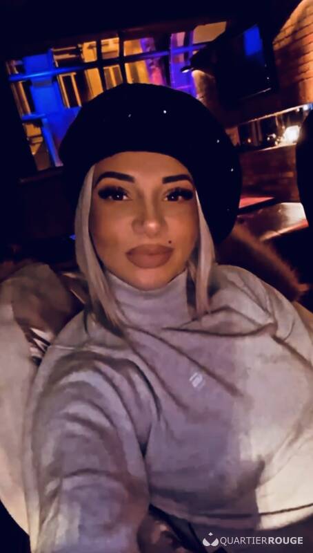 AMYRA LUSSANA (Photo)