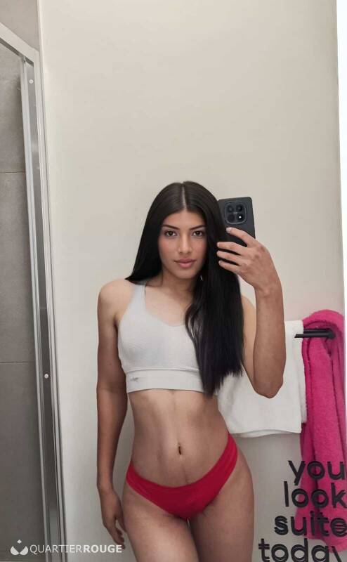 KENDALL XIMENA (Photo)