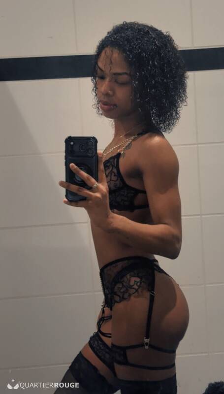 Amora (Photo)
